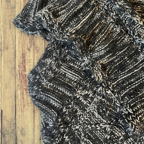 𝅺SLEEVELESS Sweater by United States Sweaters - Picture 8 of 14